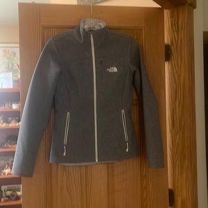 Waterproof/wind proof lined shell